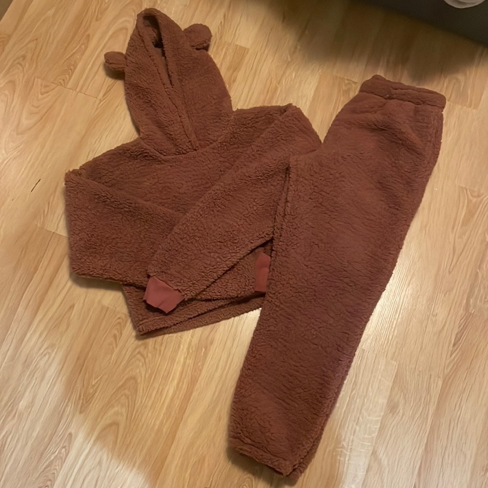 Brand is Youmita, size medium both cropped top and bottom.